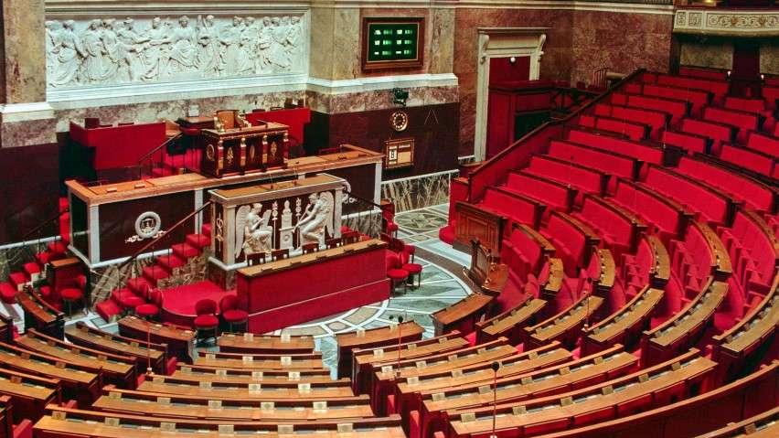 L'Assemblée vote une résolution condamnant la "répression sanglante et meurtrière" des Algériens le 17 octobre 1961