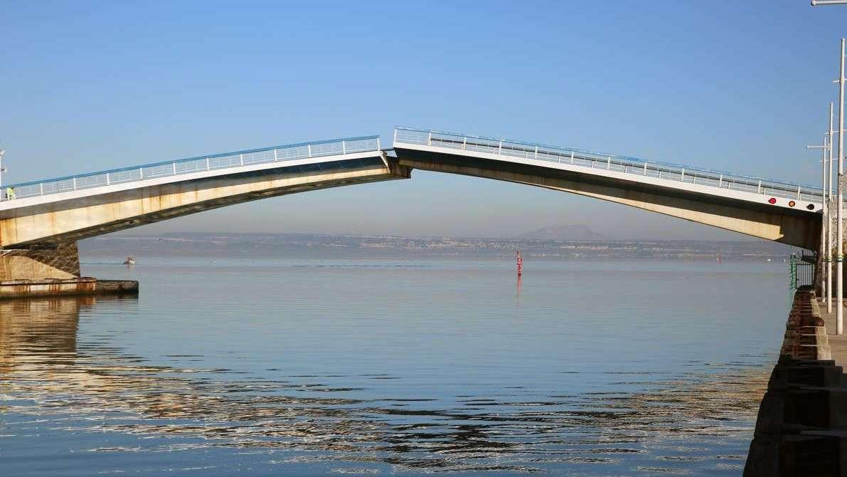 Martigues : le pont levant bloqué, la circulation très perturbée