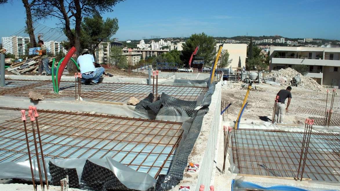 La construction de logements continue de s'enfoncer en France et particulièrement en PACA
