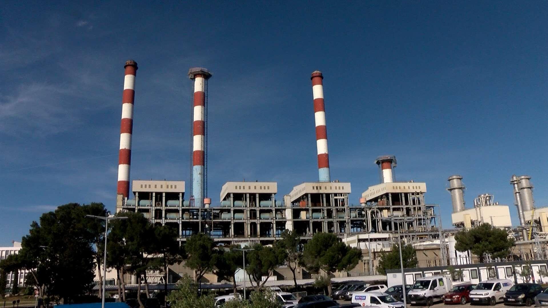 Martigues : petit à petit, les cheminées de la centrale EDF de Ponteau disparaissent du paysage